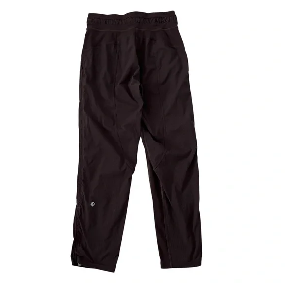 Lululemon‎ Dance Studio Mid-Rise Crop 25" in Chocolate Brown Size 2 - Picture 3 of 13